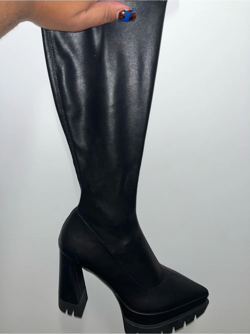 Steve Madden Sexy Black Platform Knee-High Women's Boot - Classic Style